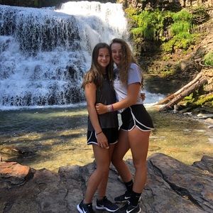 Meet your Posher, Mia